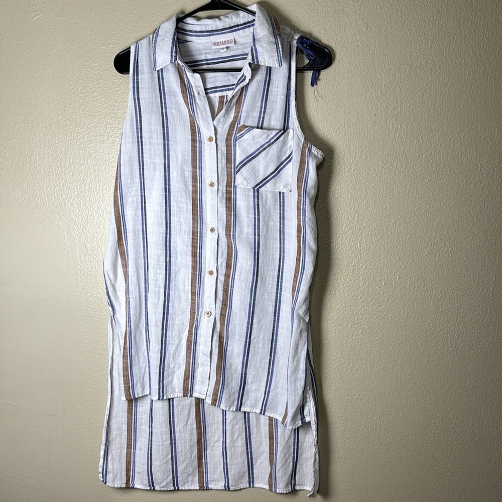 Shayanne Sleeveless high-low blouse